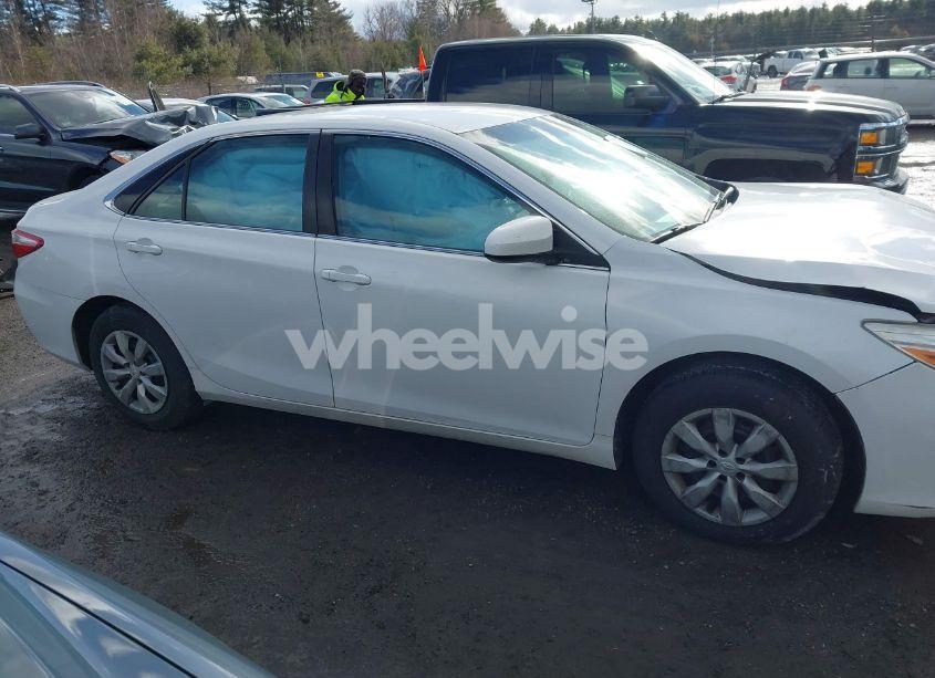 Photo 13 of 2016 Toyota Camry LE (VIN 4T1BF1FKXGU116309)