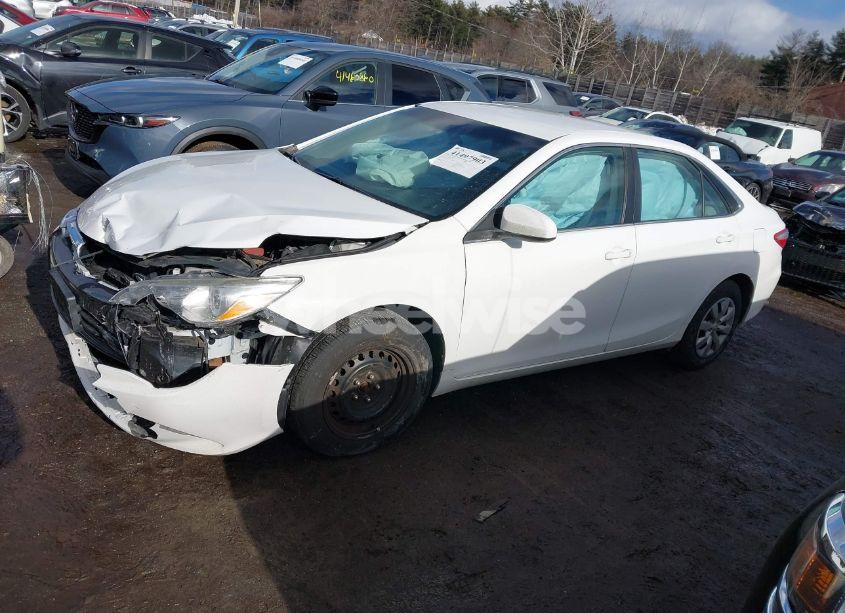 Photo 14 of 2016 Toyota Camry LE (VIN 4T1BF1FKXGU116309)