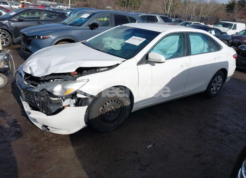 Photo 2 of 2016 Toyota Camry LE (VIN 4T1BF1FKXGU116309)