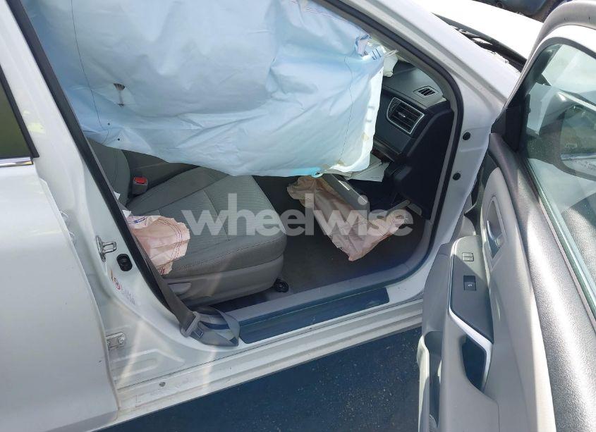 Photo 5 of 2016 Toyota Camry LE (VIN 4T1BF1FKXGU116309)