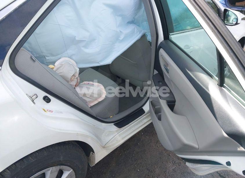 Photo 8 of 2016 Toyota Camry LE (VIN 4T1BF1FKXGU116309)