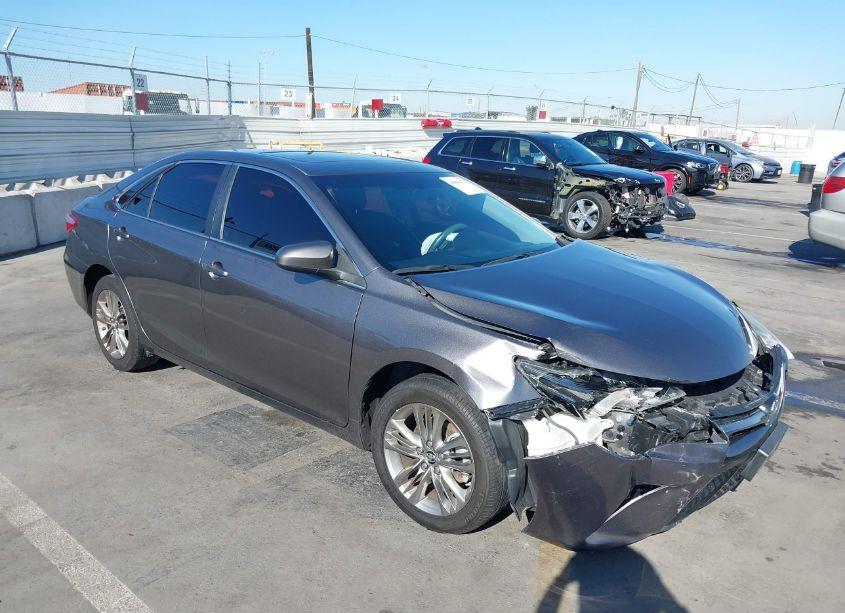 2016 Toyota Camry SE (VIN 4T1BF1FKXGU121686) main photo