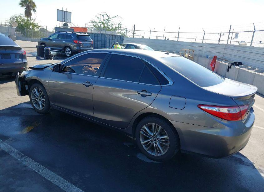 Photo 3 of 2016 Toyota Camry SE (VIN 4T1BF1FKXGU121686)