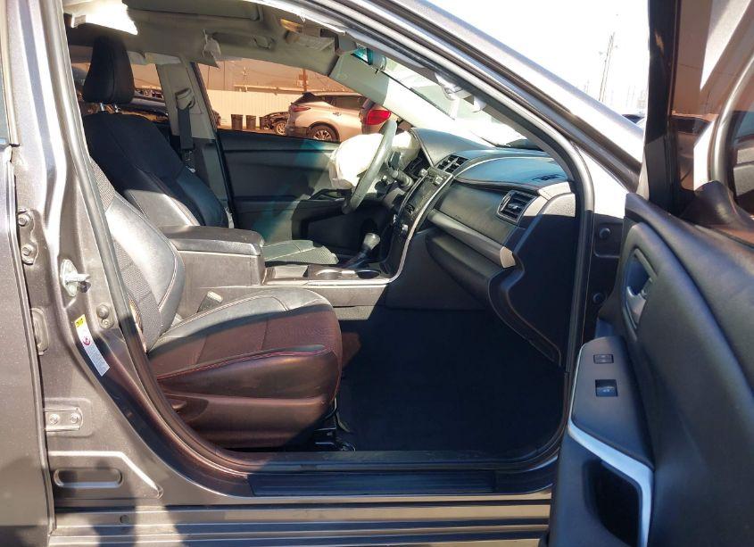 Photo 5 of 2016 Toyota Camry SE (VIN 4T1BF1FKXGU121686)