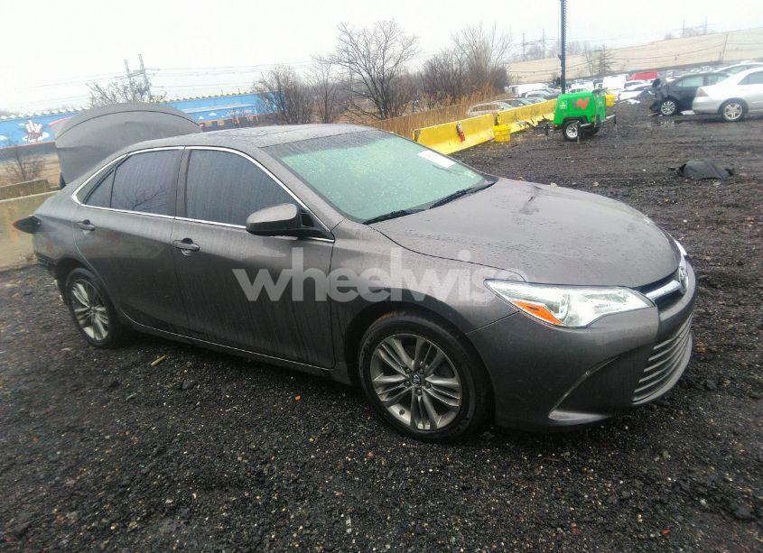 2016 Toyota Camry SE (VIN 4T1BF1FKXGU132669) main photo