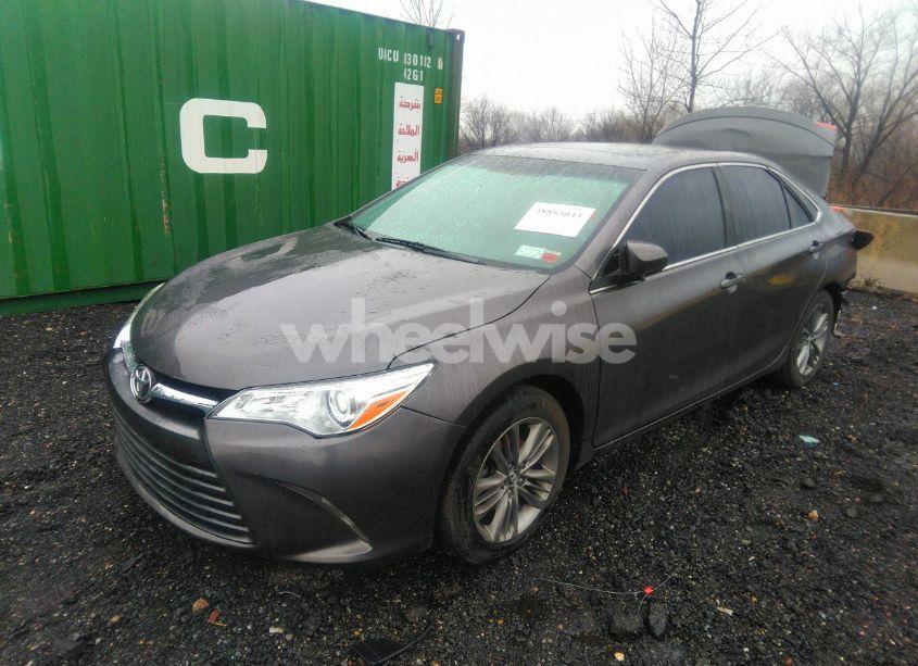 Photo 2 of 2016 Toyota Camry SE (VIN 4T1BF1FKXGU132669)