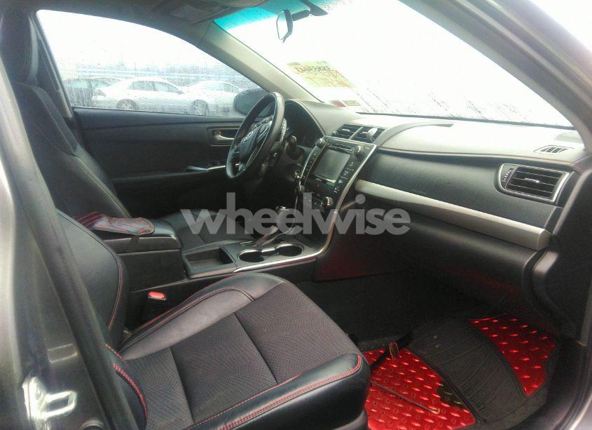 Photo 5 of 2016 Toyota Camry SE (VIN 4T1BF1FKXGU132669)