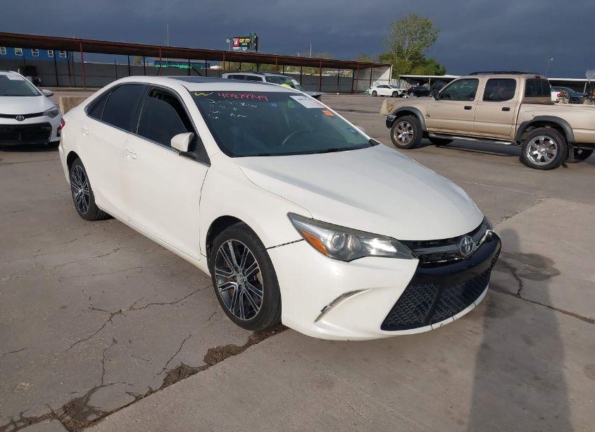 2016 Toyota Camry SE (VIN 4T1BF1FKXGU148662) main photo