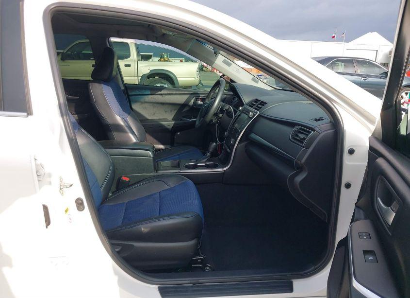 Photo 5 of 2016 Toyota Camry SE (VIN 4T1BF1FKXGU148662)