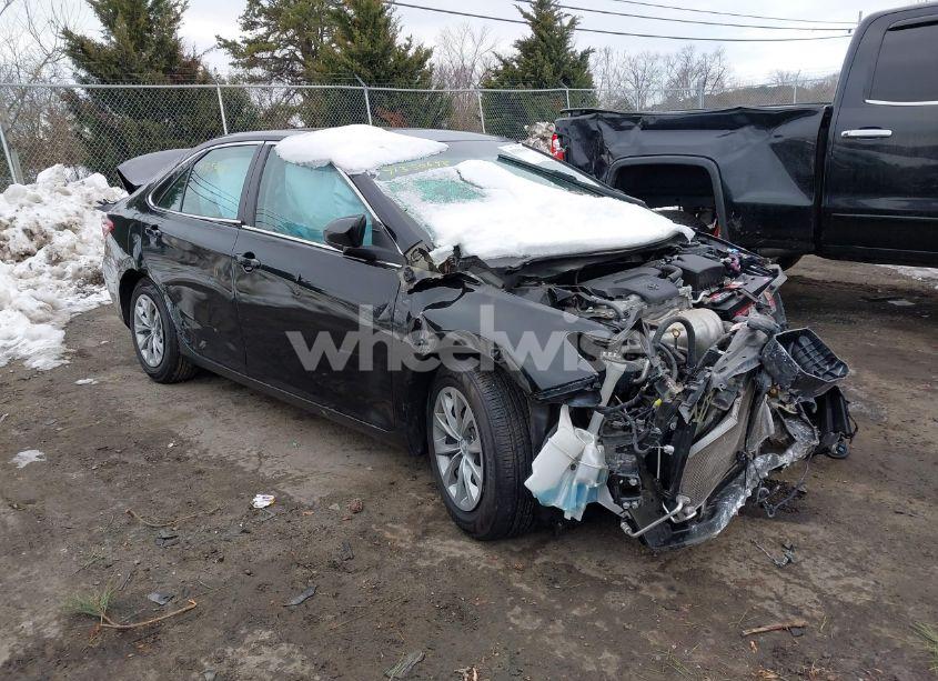 2016 Toyota Camry LE (VIN 4T1BF1FKXGU155529) main photo