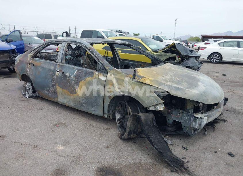 2016 Toyota Camry SE (VIN 4T1BF1FKXGU156809) main photo