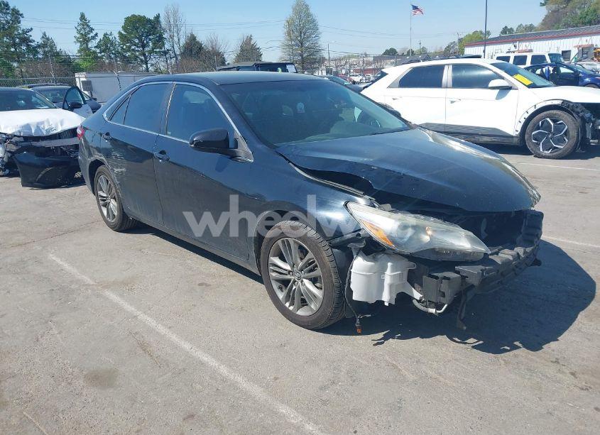 2016 Toyota Camry SE (VIN 4T1BF1FKXGU165137) main photo