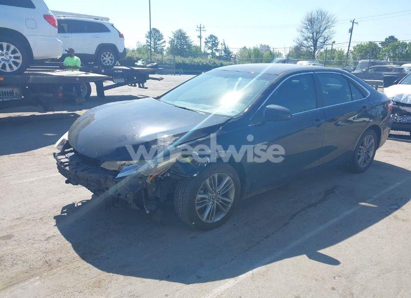 Photo 2 of 2016 Toyota Camry SE (VIN 4T1BF1FKXGU165137)