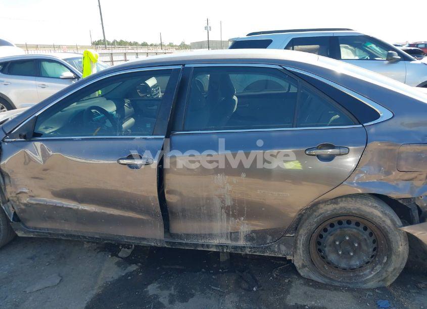 Photo 13 of 2016 Toyota Camry LE (VIN 4T1BF1FKXGU173609)