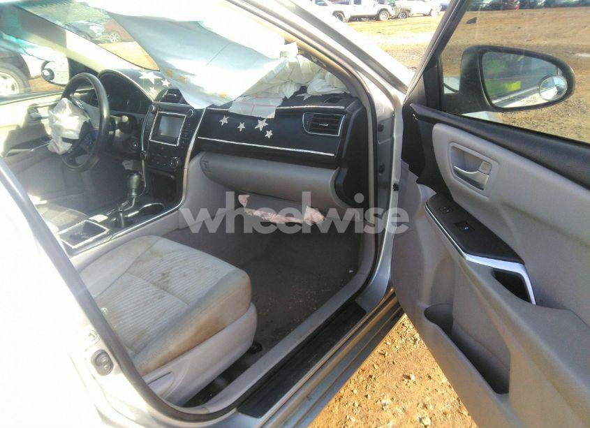 Photo 5 of 2016 Toyota Camry LE (VIN 4T1BF1FKXGU178180)