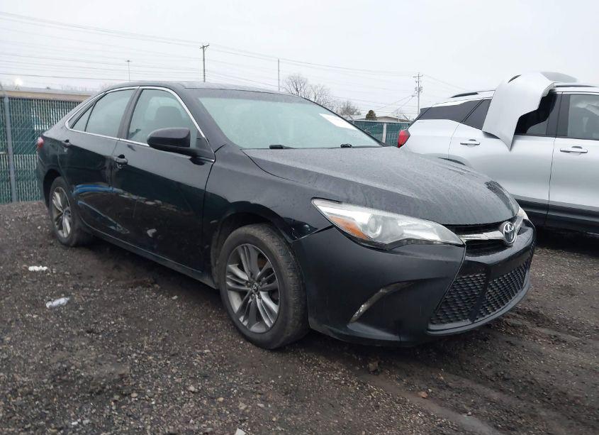 2016 Toyota Camry SE (VIN 4T1BF1FKXGU183637) main photo