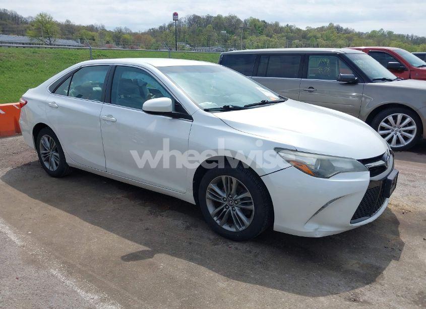 2016 Toyota Camry SE (VIN 4T1BF1FKXGU197862) main photo