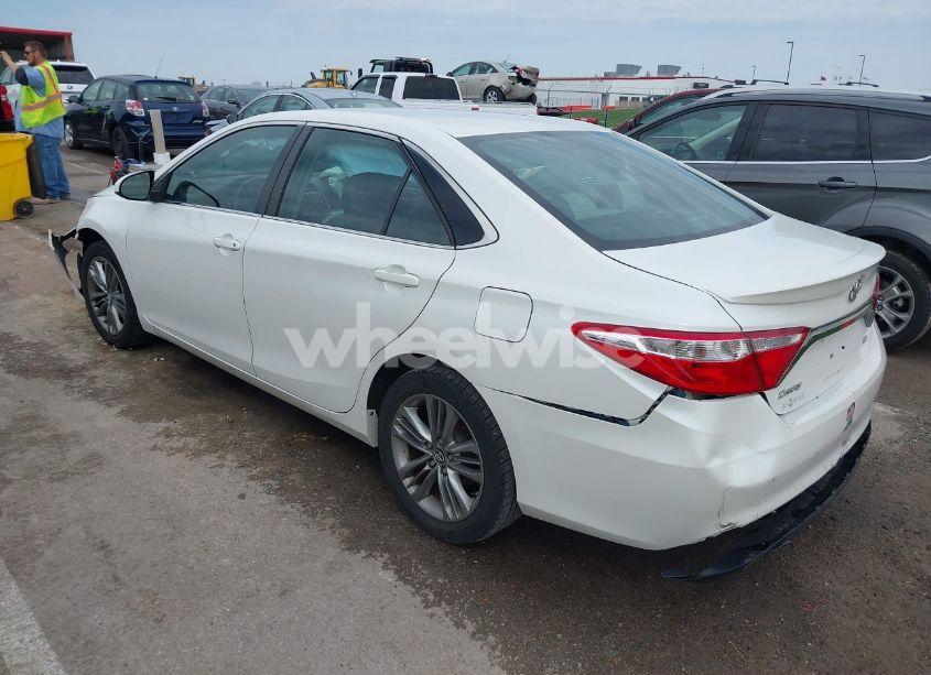 Photo 3 of 2016 Toyota Camry SE (VIN 4T1BF1FKXGU197862)