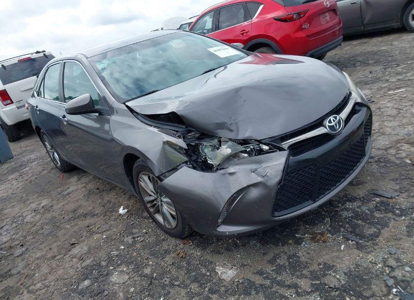 2016 Toyota Camry SE (VIN 4T1BF1FKXGU209797) main photo