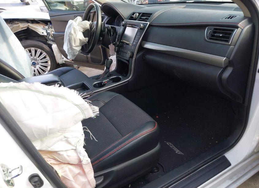 Photo 5 of 2016 Toyota Camry SE (VIN 4T1BF1FKXGU212635)