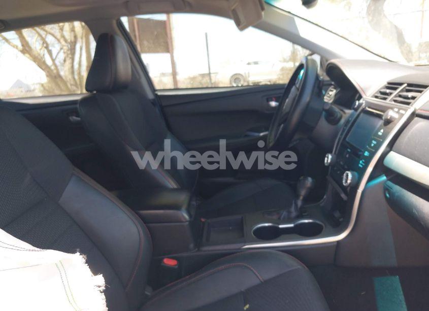 Photo 5 of 2016 Toyota Camry SE (VIN 4T1BF1FKXGU221531)