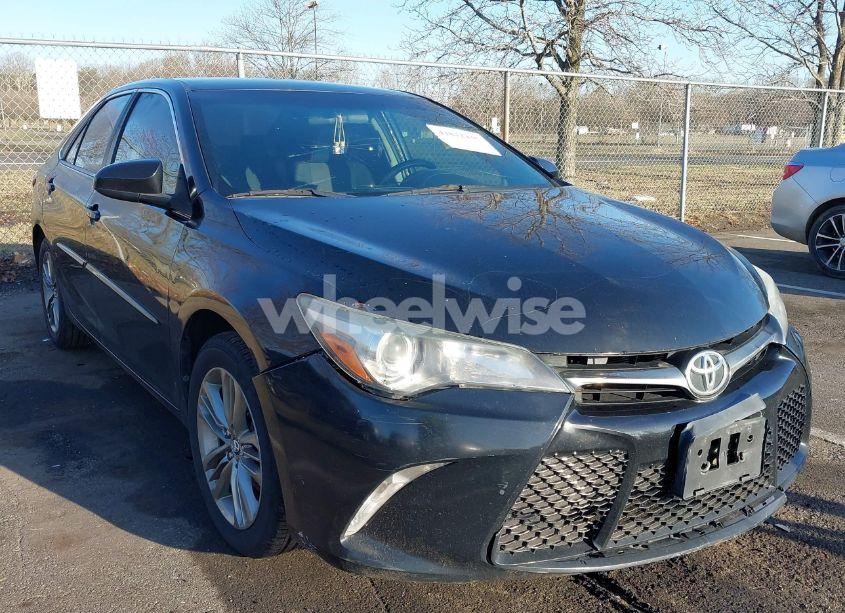 2016 Toyota Camry SE (VIN 4T1BF1FKXGU224459) main photo