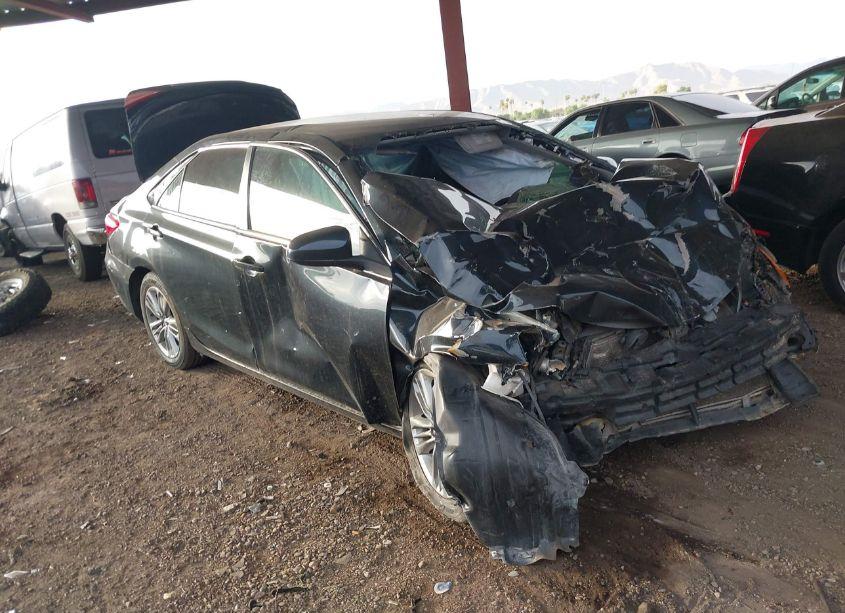 2016 Toyota Camry SE (VIN 4T1BF1FKXGU233727) main photo