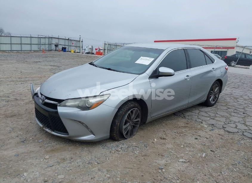 Photo 2 of 2016 Toyota Camry SE (VIN 4T1BF1FKXGU238734)
