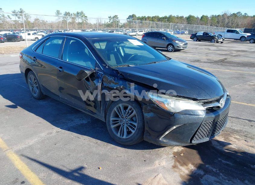 2016 Toyota Camry SE (VIN 4T1BF1FKXGU242458) main photo