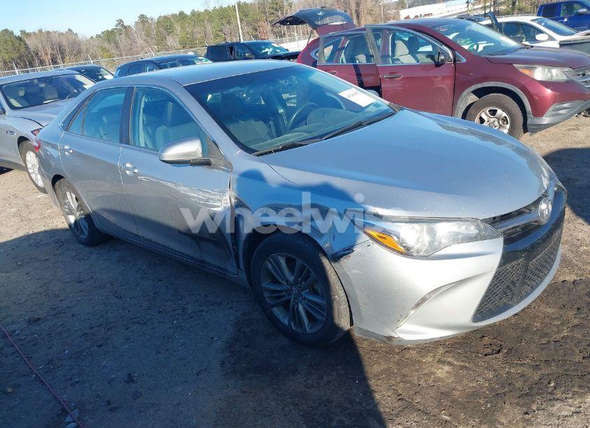 2016 Toyota Camry SE (VIN 4T1BF1FKXGU264654) main photo