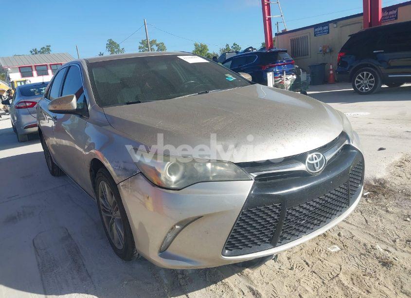 2016 Toyota Camry SE (VIN 4T1BF1FKXGU265626) main photo