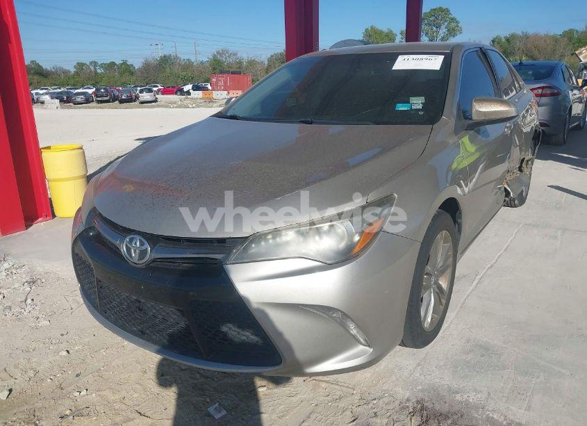 Photo 2 of 2016 Toyota Camry SE (VIN 4T1BF1FKXGU265626)