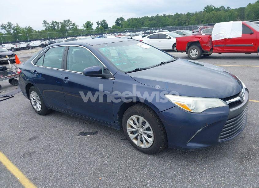 2016 Toyota Camry LE (VIN 4T1BF1FKXGU541125) main photo