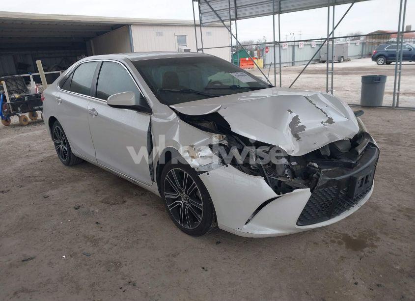 2016 Toyota Camry SE (VIN 4T1BF1FKXGU552402) main photo