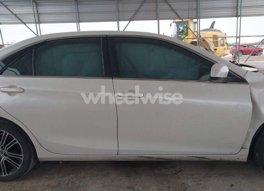 Photo 13 of 2016 Toyota Camry SE (VIN 4T1BF1FKXGU552402)