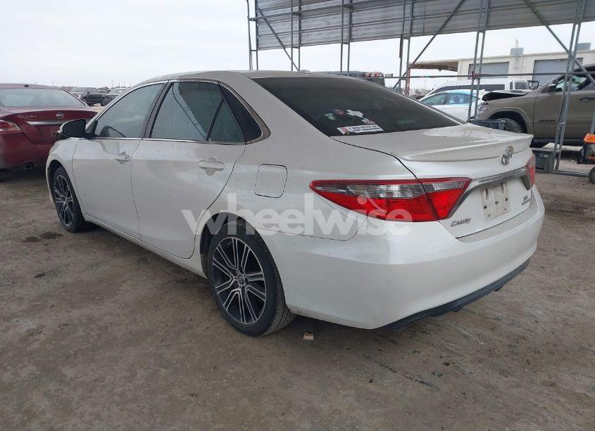 Photo 3 of 2016 Toyota Camry SE (VIN 4T1BF1FKXGU552402)
