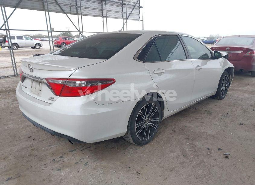 Photo 4 of 2016 Toyota Camry SE (VIN 4T1BF1FKXGU552402)