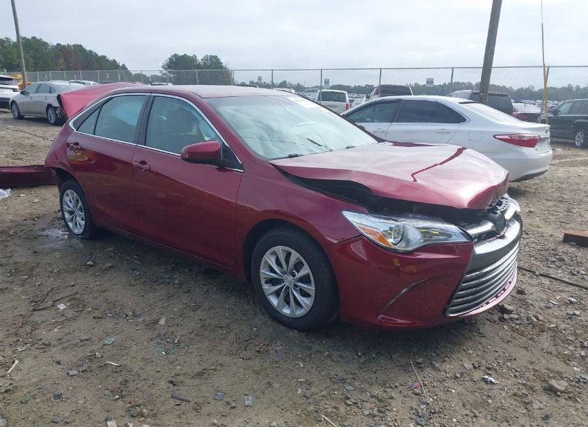 2016 Toyota Camry LE (VIN 4T1BF1FKXGU560807) main photo
