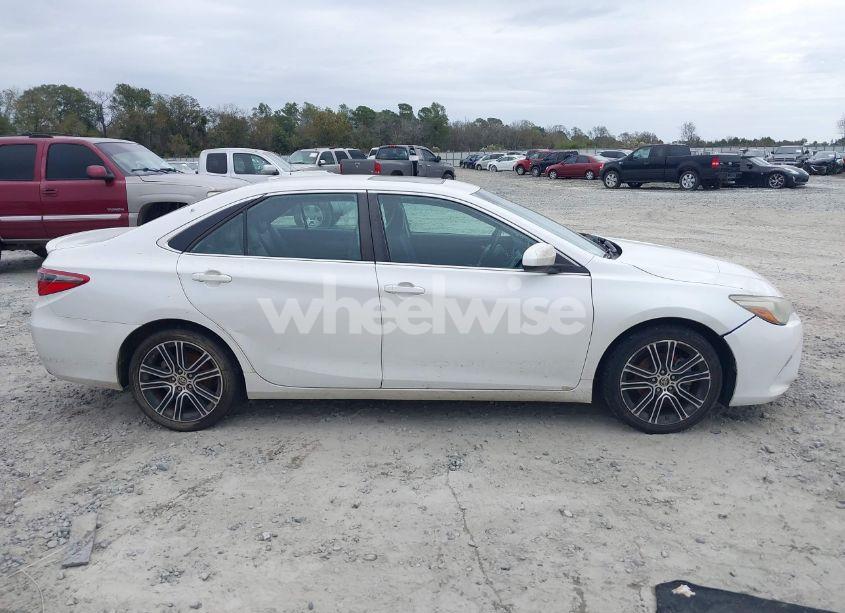 Photo 13 of 2016 Toyota Camry SE (VIN 4T1BF1FKXGU563044)