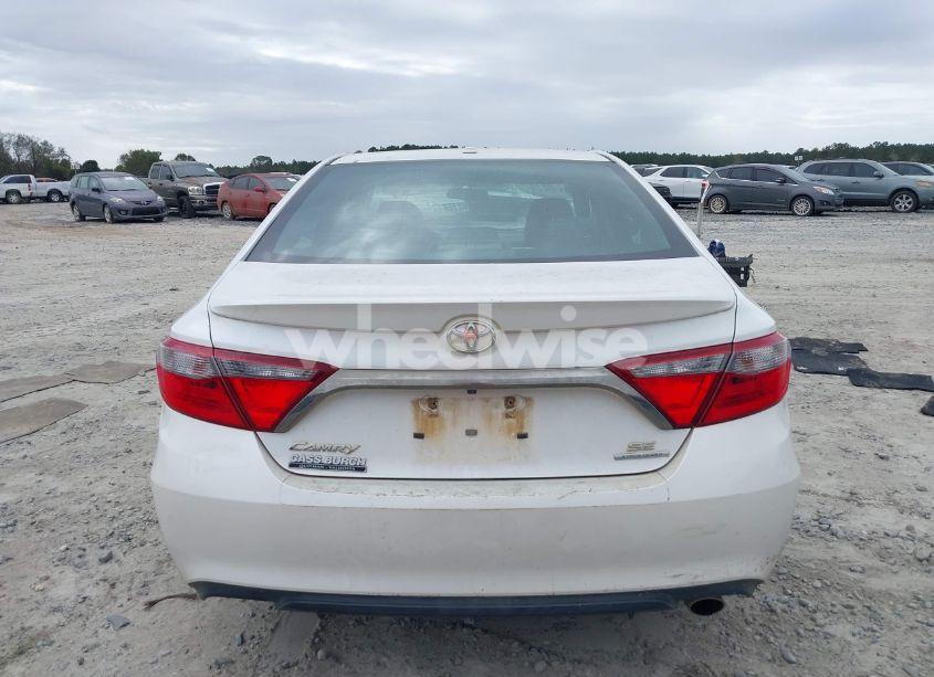 Photo 16 of 2016 Toyota Camry SE (VIN 4T1BF1FKXGU563044)