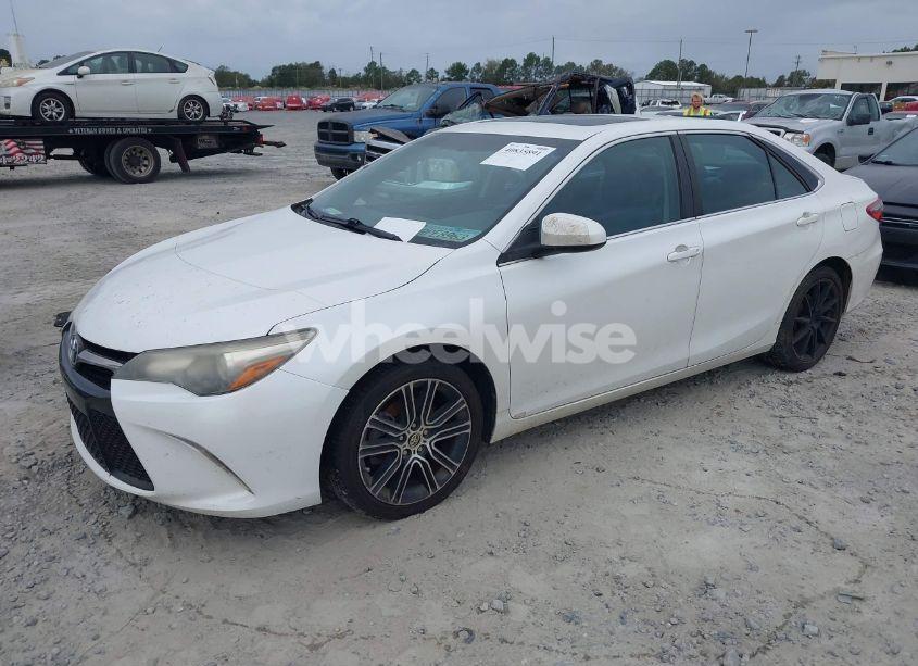 Photo 2 of 2016 Toyota Camry SE (VIN 4T1BF1FKXGU563044)