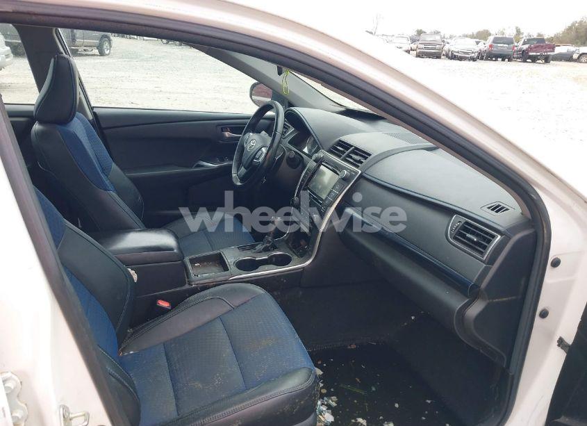 Photo 5 of 2016 Toyota Camry SE (VIN 4T1BF1FKXGU563044)