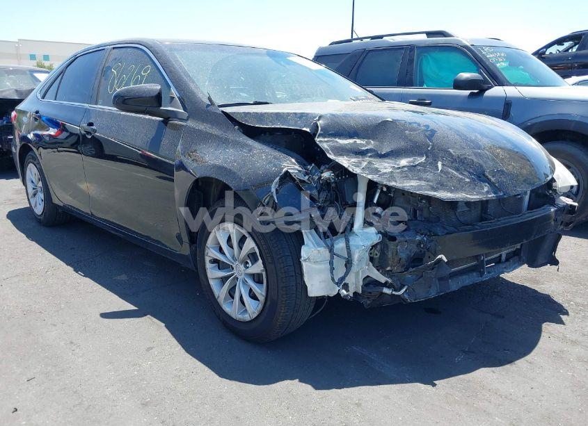 2016 Toyota Camry LE (VIN 4T1BF1FKXGU577977) main photo