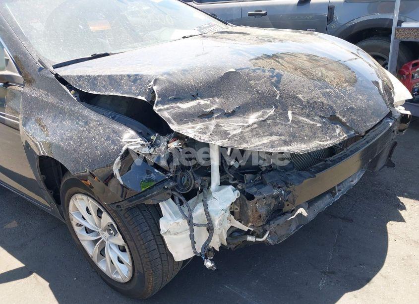 Photo 6 of 2016 Toyota Camry LE (VIN 4T1BF1FKXGU577977)