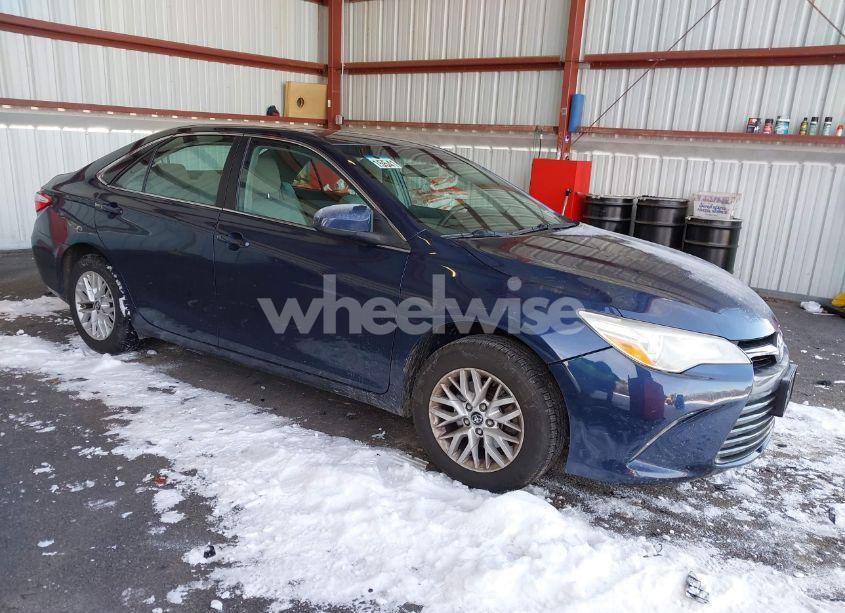 2016 Toyota Camry LE (VIN 4T1BF1FKXGU606779) main photo