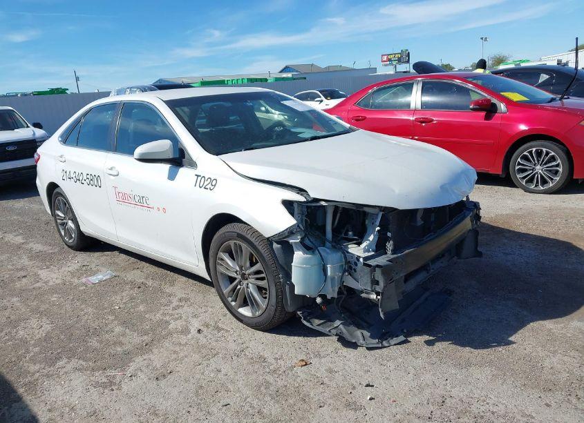 2017 Toyota Camry SE (VIN 4T1BF1FKXHU280340) main photo