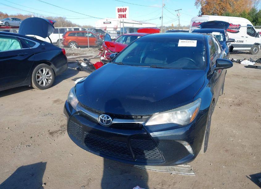 Photo 2 of 2017 Toyota Camry SE (VIN 4T1BF1FKXHU283495)