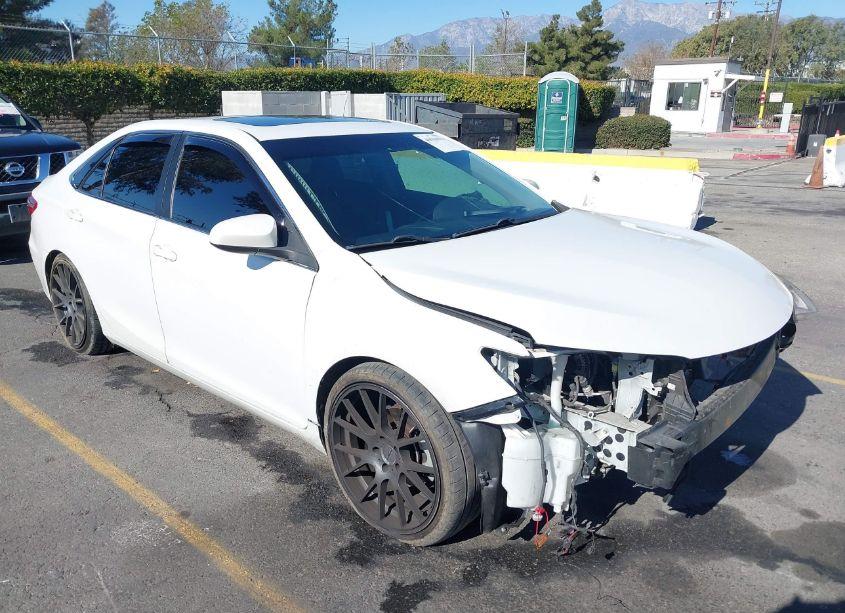 2017 Toyota Camry SE (VIN 4T1BF1FKXHU312641) main photo