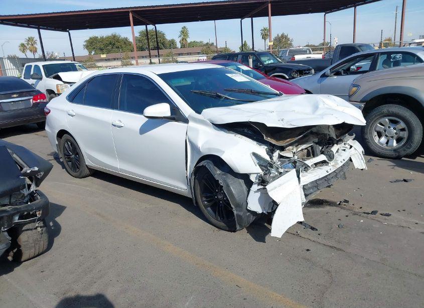 2017 Toyota Camry SE (VIN 4T1BF1FKXHU424193) main photo