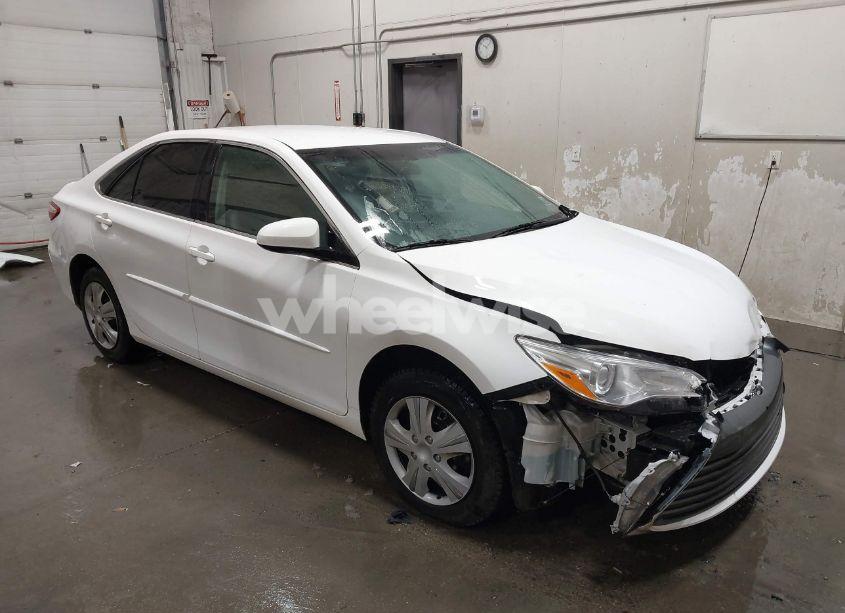 2017 Toyota Camry LE (VIN 4T1BF1FKXHU449191) main photo